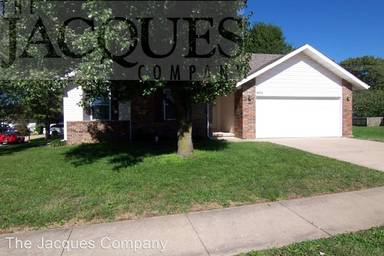 Main picture of 912 W Turnberry Blvd