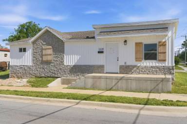 Main picture of 1339 E Division St