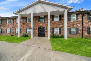 Main picture of Colonial Oaks Apartments