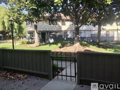 Main picture of 208 Kenbrook Cir
