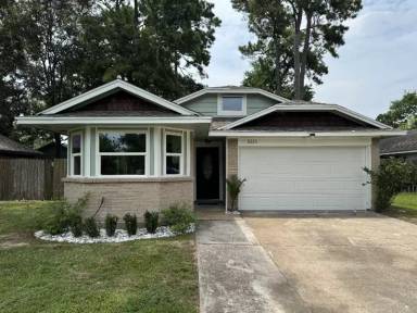 Main picture of 8226 Greens Rd