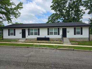 Main picture of 717 W B St