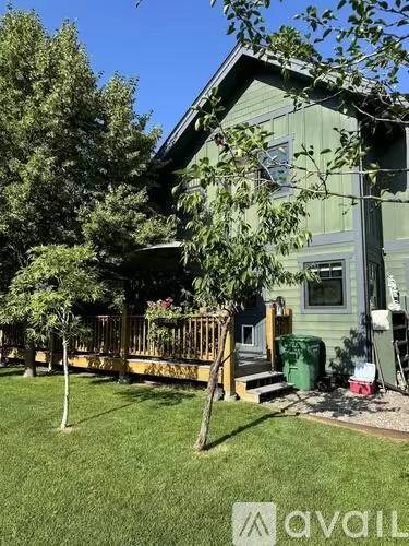 Main picture of 4 Pine Ave