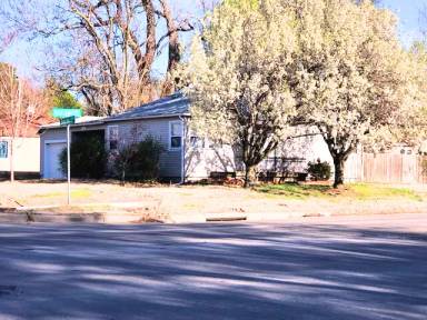 Main picture of 1002 S Hillside St