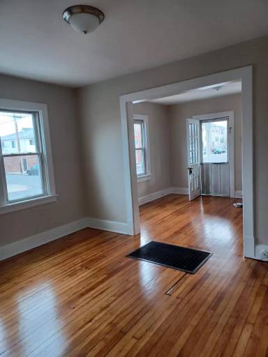 Main picture of 1001 S Cameron St