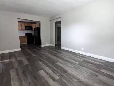 Main picture of 1352 W 30th St