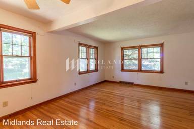 Main picture of 5402 S 76th St