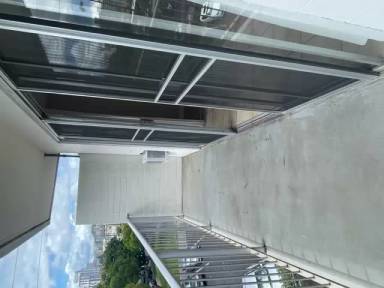 Main picture of 2873 S King St