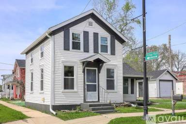 Main picture of 10944 Front St