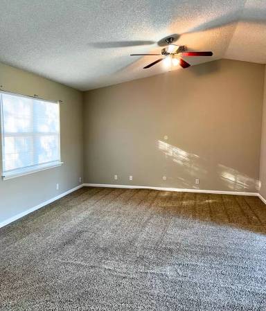 Main picture of 102 Hopi Ct