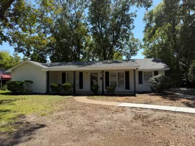 Main picture of 3018 N Colonial Dr