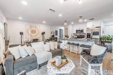 Main picture of 1813 Chinaberry Dr