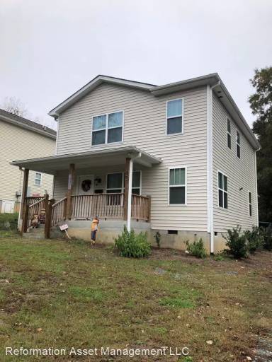 Main picture of 323 Lindsey St
