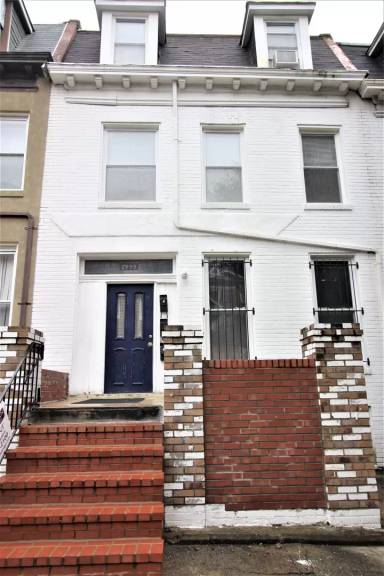 Main picture of 2445 N Calvert St