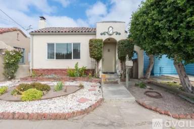 Main picture of 241 Clay St