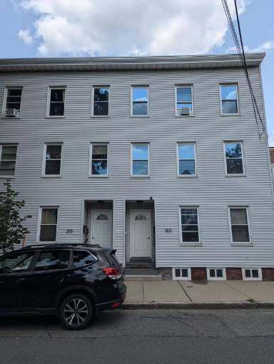 Main picture of 303 Hurley St