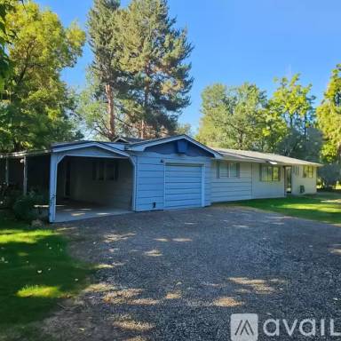 Main picture of 3007 N Shamrock Ave