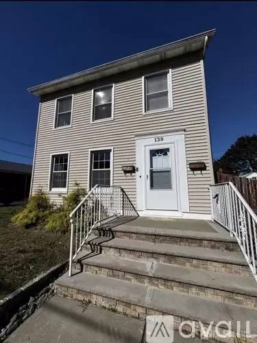 Main picture of 139 Main St