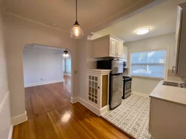 Main picture of 418 E 6th St