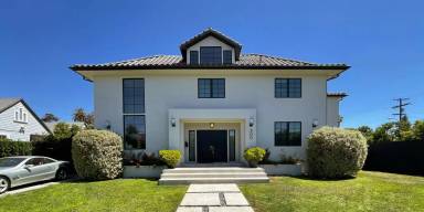 Main picture of 300 N Plymouth Blvd