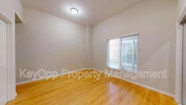 Main picture of 2332 Taraval St