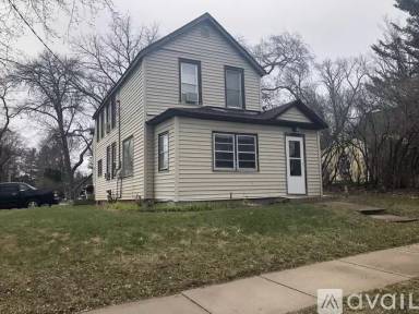 Main picture of 510 Holcombe St S
