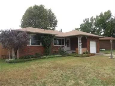 Main picture of 704 E Carroll Ln