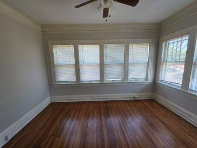 Main picture of 705 W 31st St