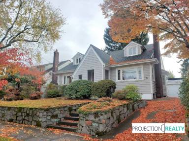 Main picture of 2404 NE 36th Ave