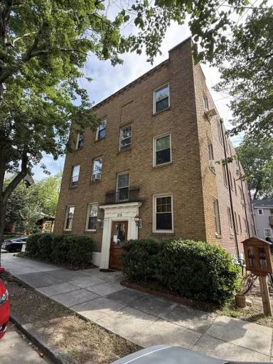 Main picture of 210 Drummond Pl