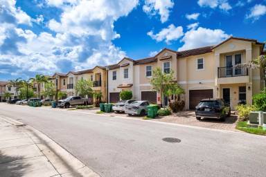 Main picture of 8807 NW 76th Dr
