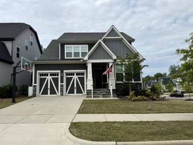 Main picture of 100 Oaks End Dr