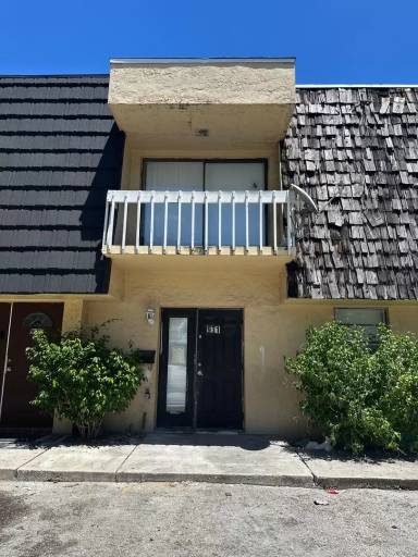 Main picture of 931 SW 20th Ct