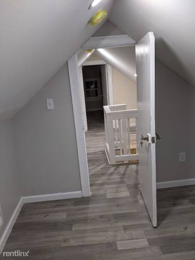 Main picture of 18 Hichborn St