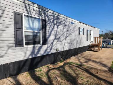 Main picture of 301 Wood Dr