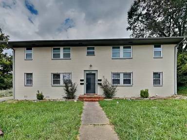 Main picture of 7745 Madrid Ave