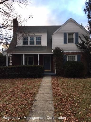Main picture of 901 Woodland Way
