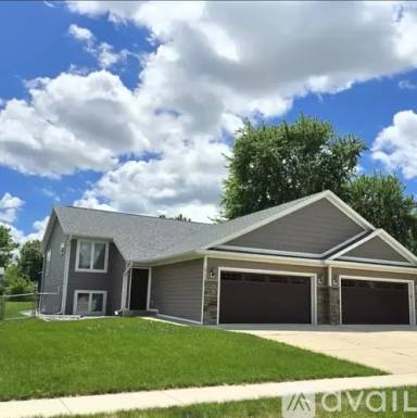 Main picture of 2721 Kellogg Ave