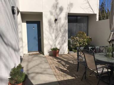 Main picture of 909 Alvarado Ave