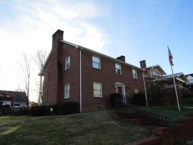 Main picture of 107 W McKee St