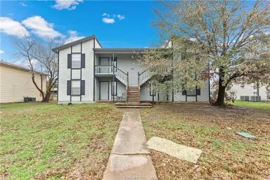 Main picture of 708 Wellesley Ct