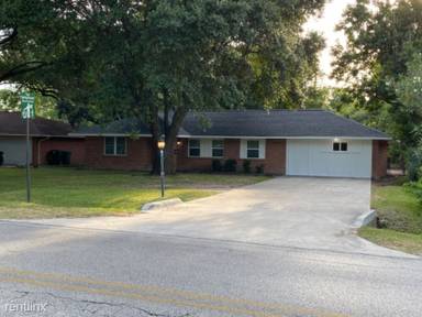 Main picture of 3111 Hollister St