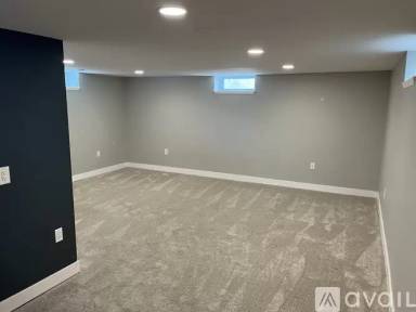 Main picture of 947 Parkside Ln