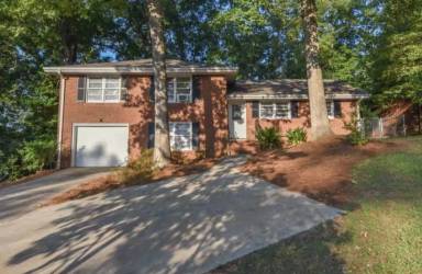 Main picture of 245 Robinhood Ct