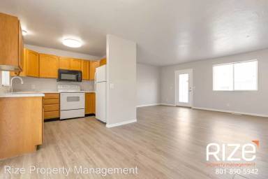 Main picture of 671 N Pugsley St