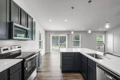 Main picture of 200 Huntleigh Pkwy