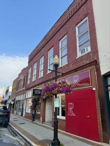 Main picture of 33 W New York St