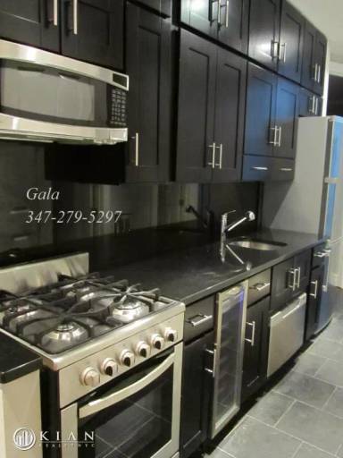 Main picture of 939 2nd Ave