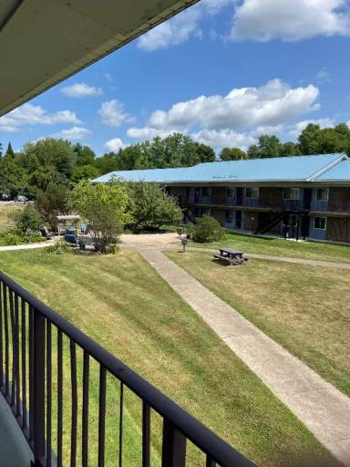 Main picture of 80 Riverside Dr