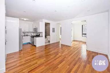 Main picture of 890 Madison St